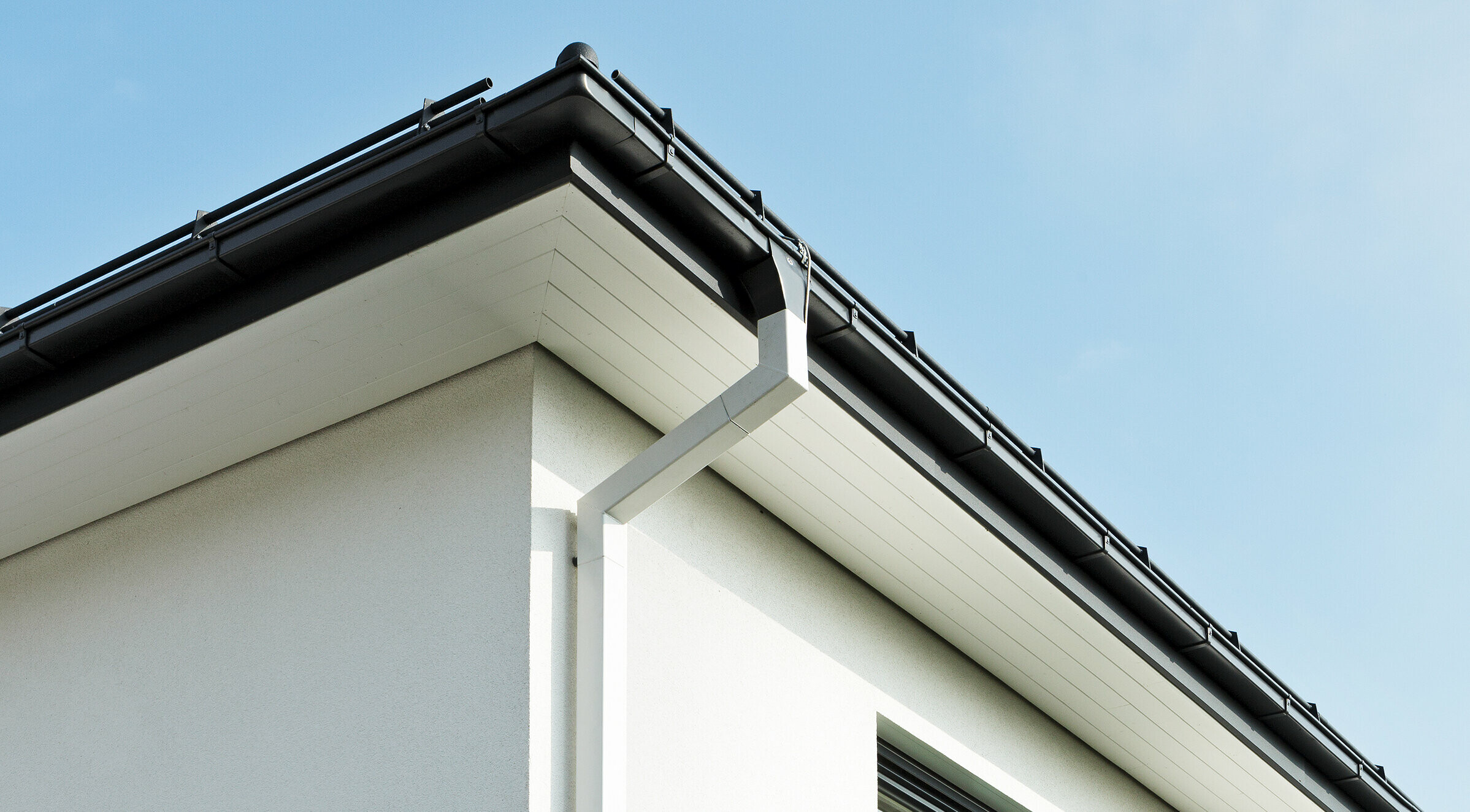 PREFA square downpipe, square downpipe in Prefa white, with square gutter, box gutter in anthracite