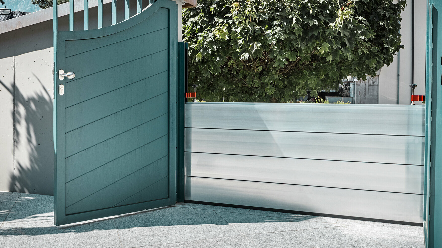 Customised flood protection from PREFA as protection for a building